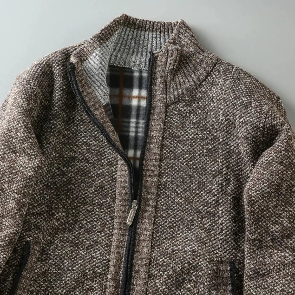 CÁRDIGAN DE PUNTO CON CREMALLERA HENLEY | CALIDEZ REFINADA CON UN BORDE DELICADO
