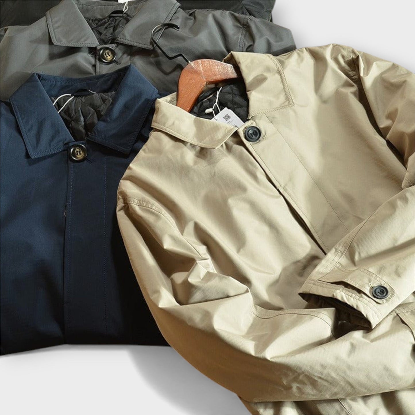 ABRIGO IMPERMEABLE JAMES | CALIDEZ CONFIABLE PARA DÍAS IMPREDECIBLES
