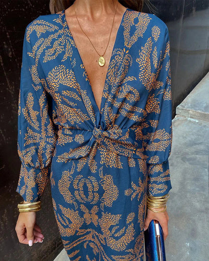 Elegant dress with long sleeves and floral print
