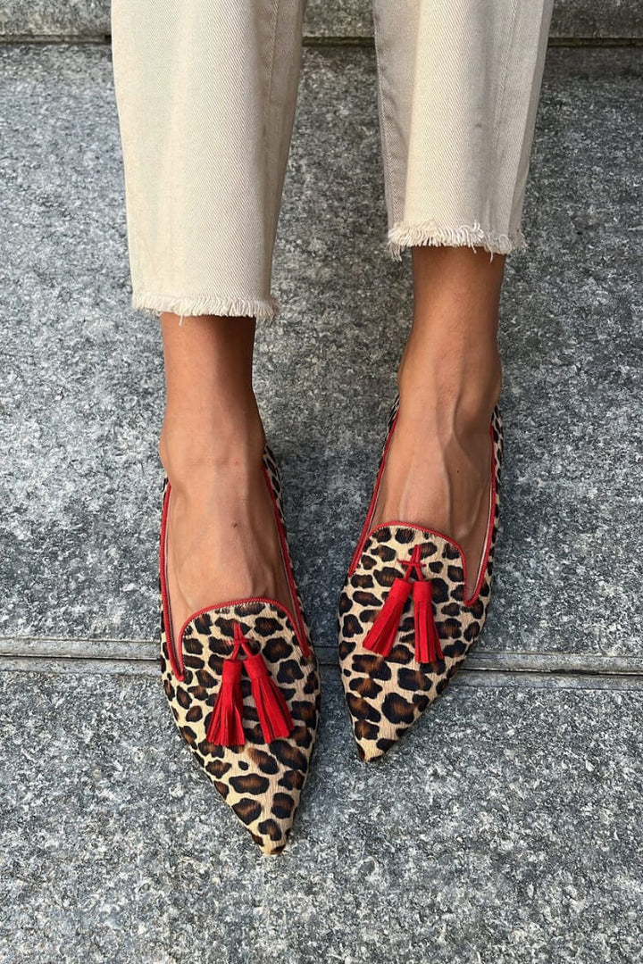 POINTED REAL LEATHER LOAFER WITH RED TASSELS