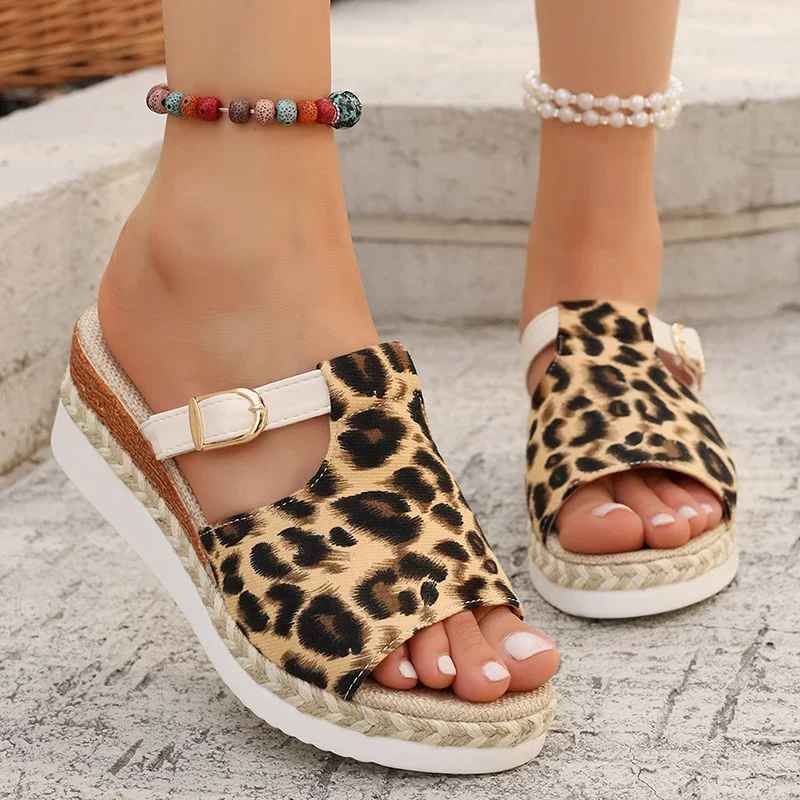 Aveline™ | Sandalias de cuña con estampado de leopardo