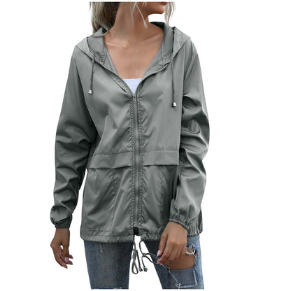 Nicole | Chaqueta cortavientos informal con capucha y cremallera para mujer