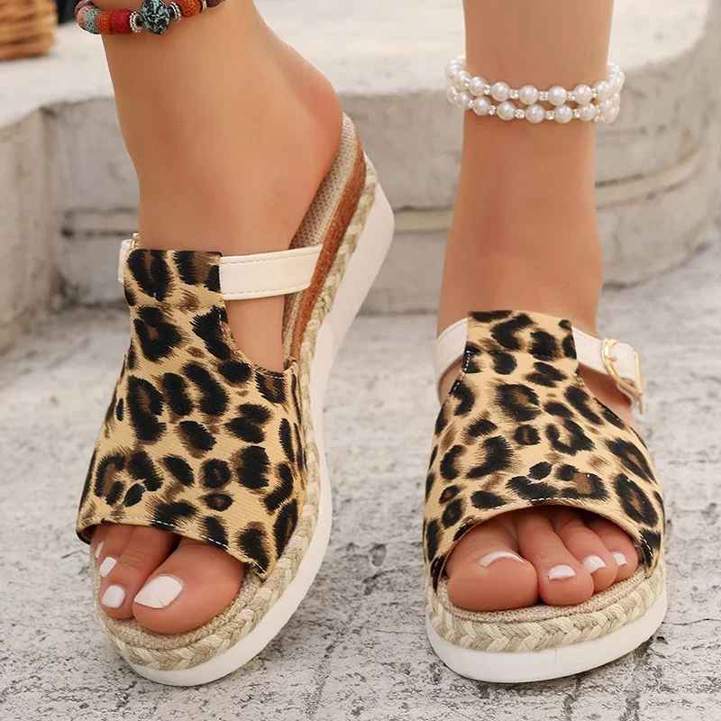 Aveline™ | Sandalias de cuña con estampado de leopardo