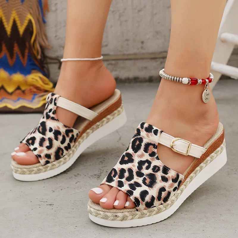 Aveline™ | Sandalias de cuña con estampado de leopardo