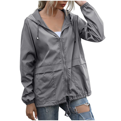 Nicole | Chaqueta cortavientos informal con capucha y cremallera para mujer