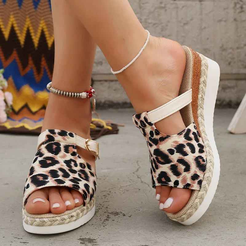 Aveline™ | Sandalias de cuña con estampado de leopardo