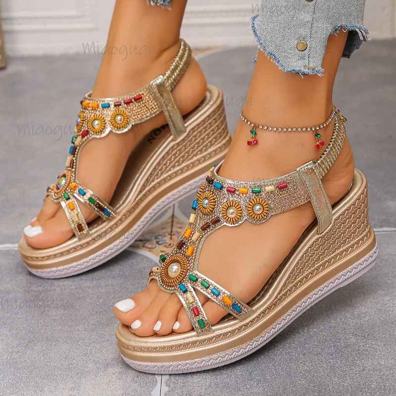 Belvara™ | Sandalias de plataforma bohemias con cuentas