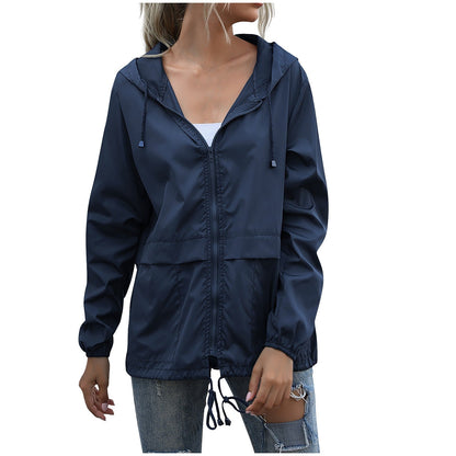 Nicole | Chaqueta cortavientos informal con capucha y cremallera para mujer