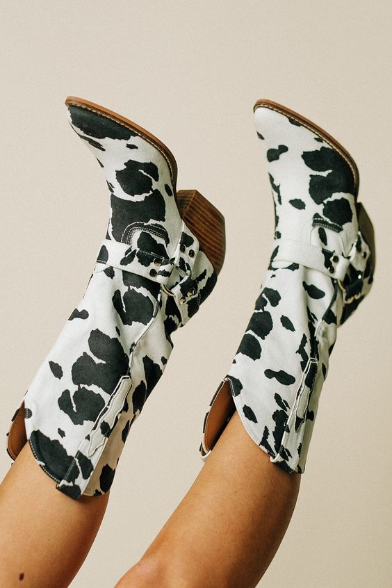 Clara | Botas vaqueras de moda para mujer con detalle de cinturón