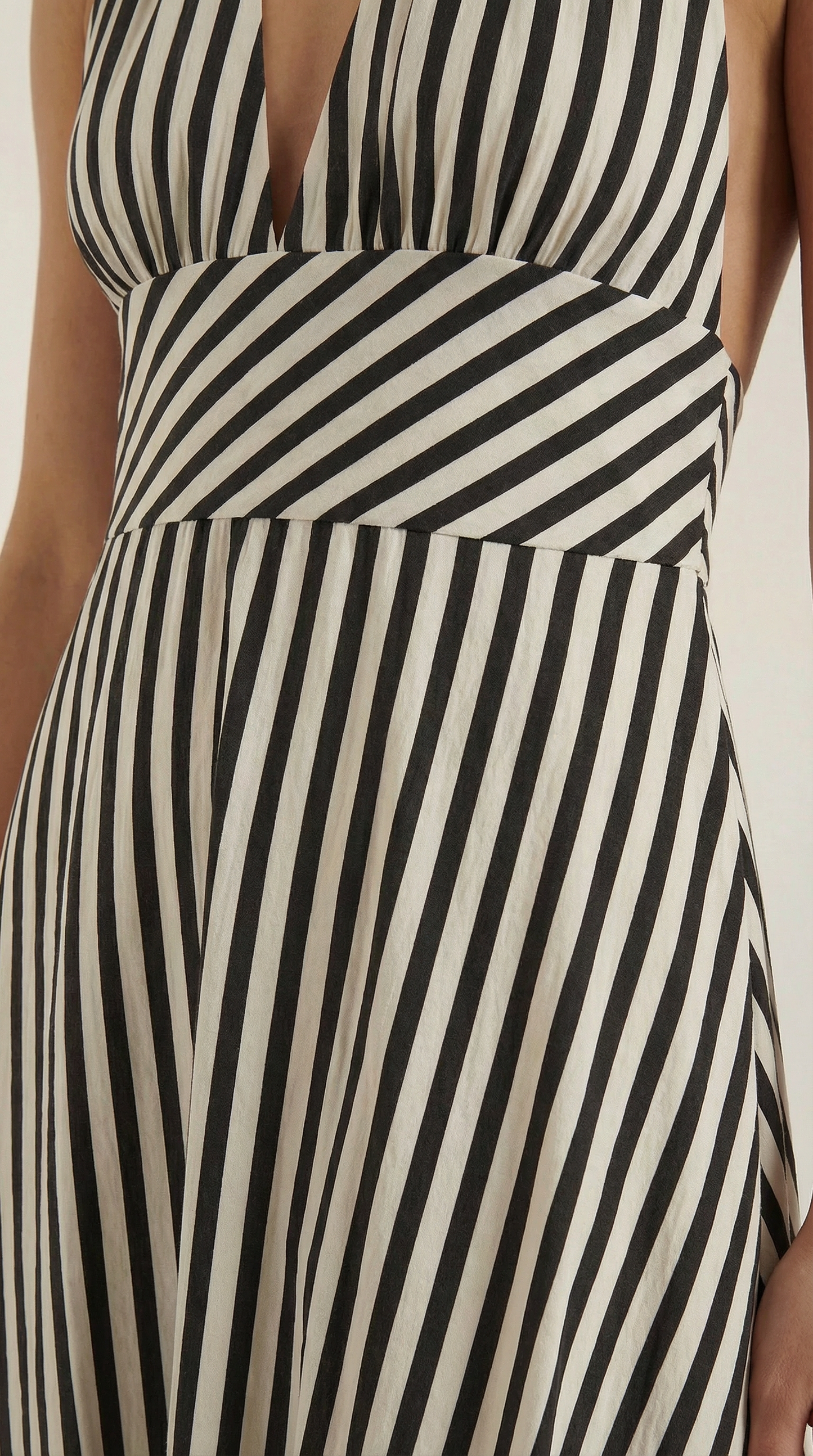 Vestido maxi Sandra de rayas con cuello de pico