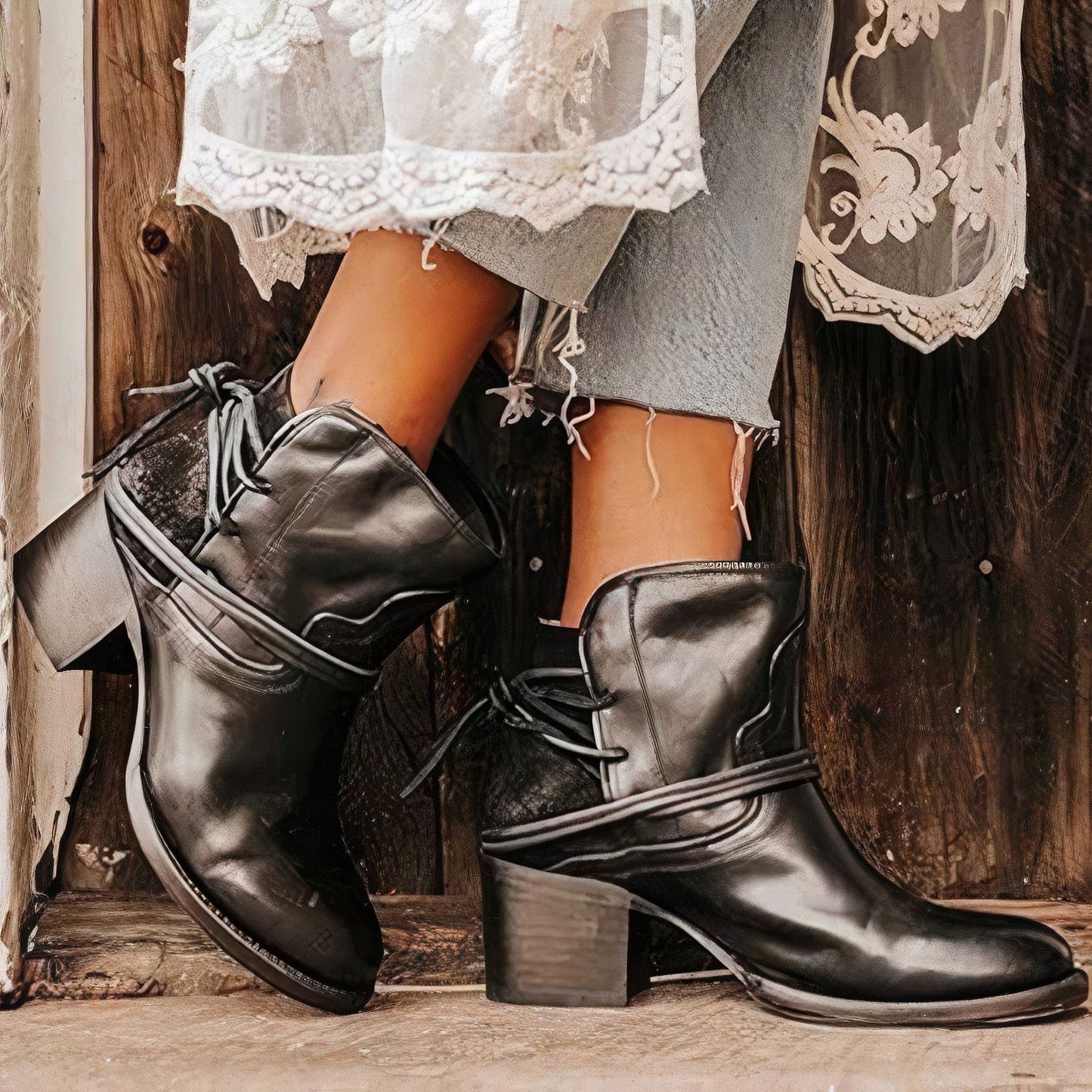 Botines de mujer - Piel - Estilo cowboy - Tacón ancho - Detalle de cordones envolventes