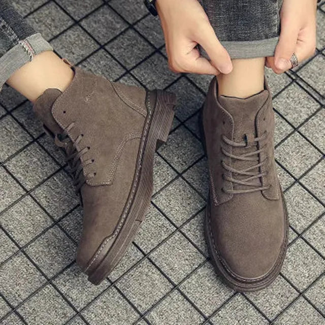 Adrian | Botas clásicas de ante con cordones para hombre 