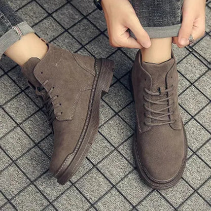Adrian | Botas clásicas de ante con cordones para hombre 