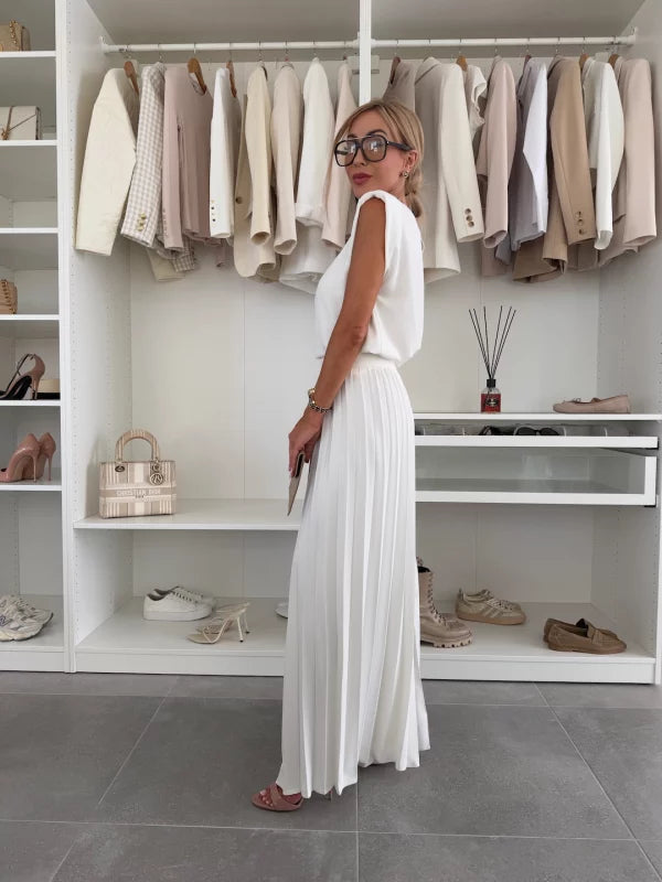 Chic Women’s Set with Pleated Trousers and Top