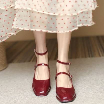 Zapatos de tacón elegantes con pulsera en el tobillo