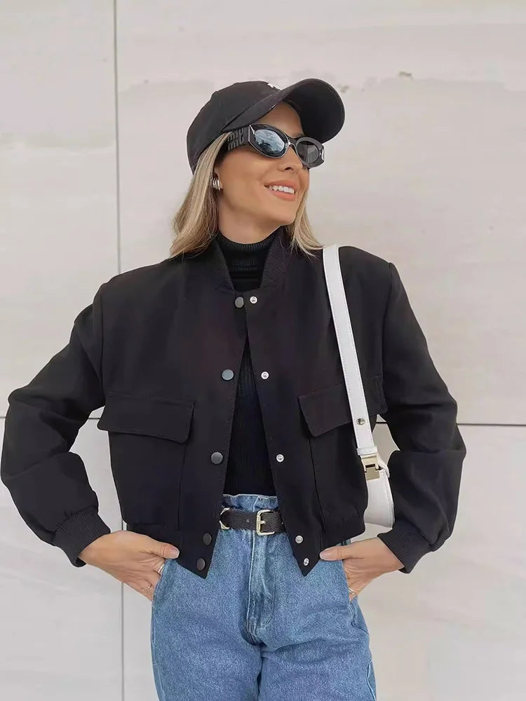 Clara | Chaqueta bomber informal con bolsillo frontal para mujer