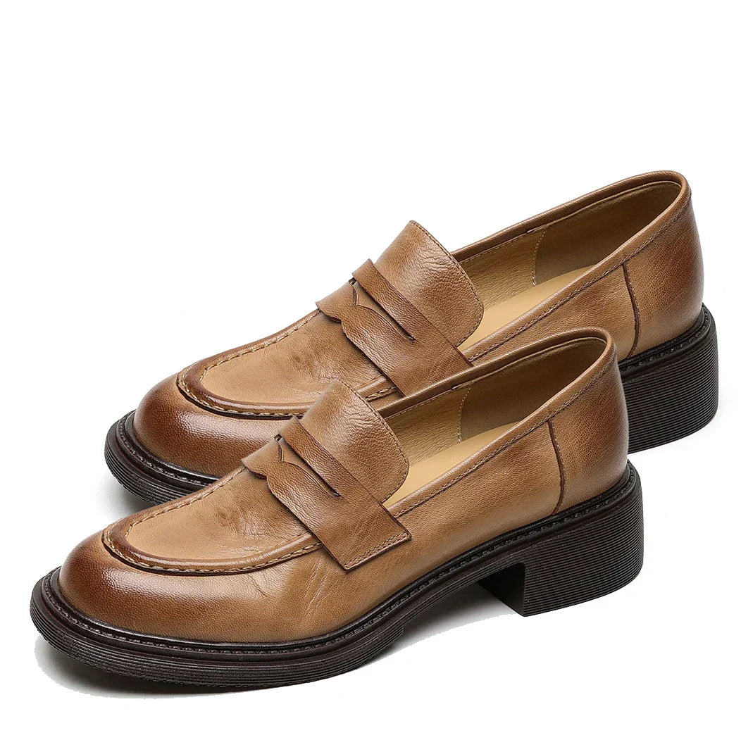 María | Zapatos clásicos de piel con tira en T para mujer