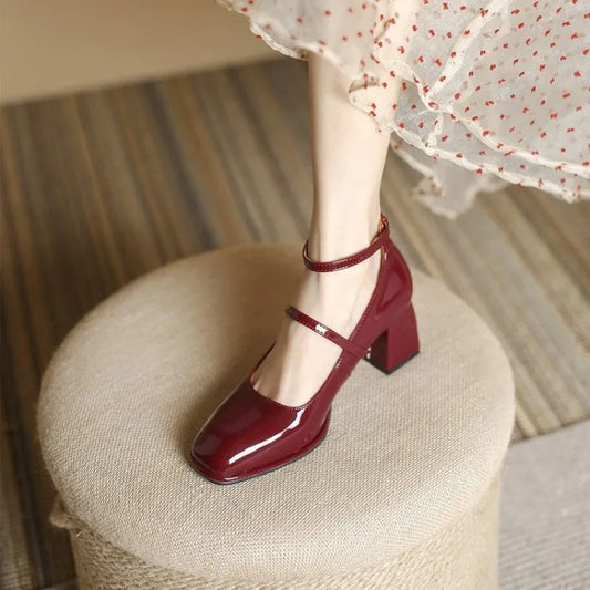 Zapatos de tacón elegantes con pulsera en el tobillo