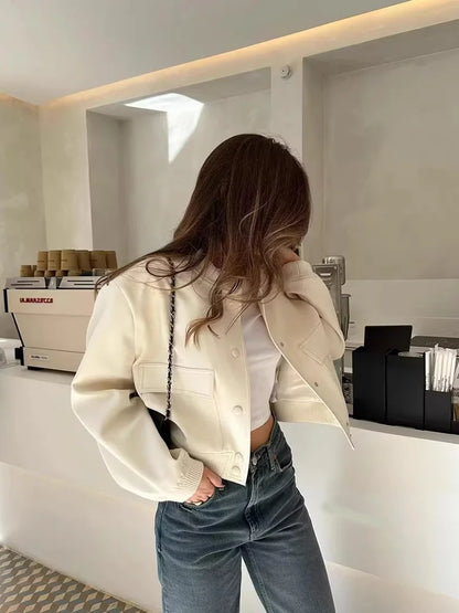 Clara | Chaqueta bomber informal con bolsillo frontal para mujer