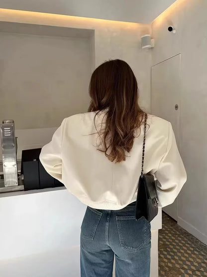 Clara | Chaqueta bomber informal con bolsillo frontal para mujer