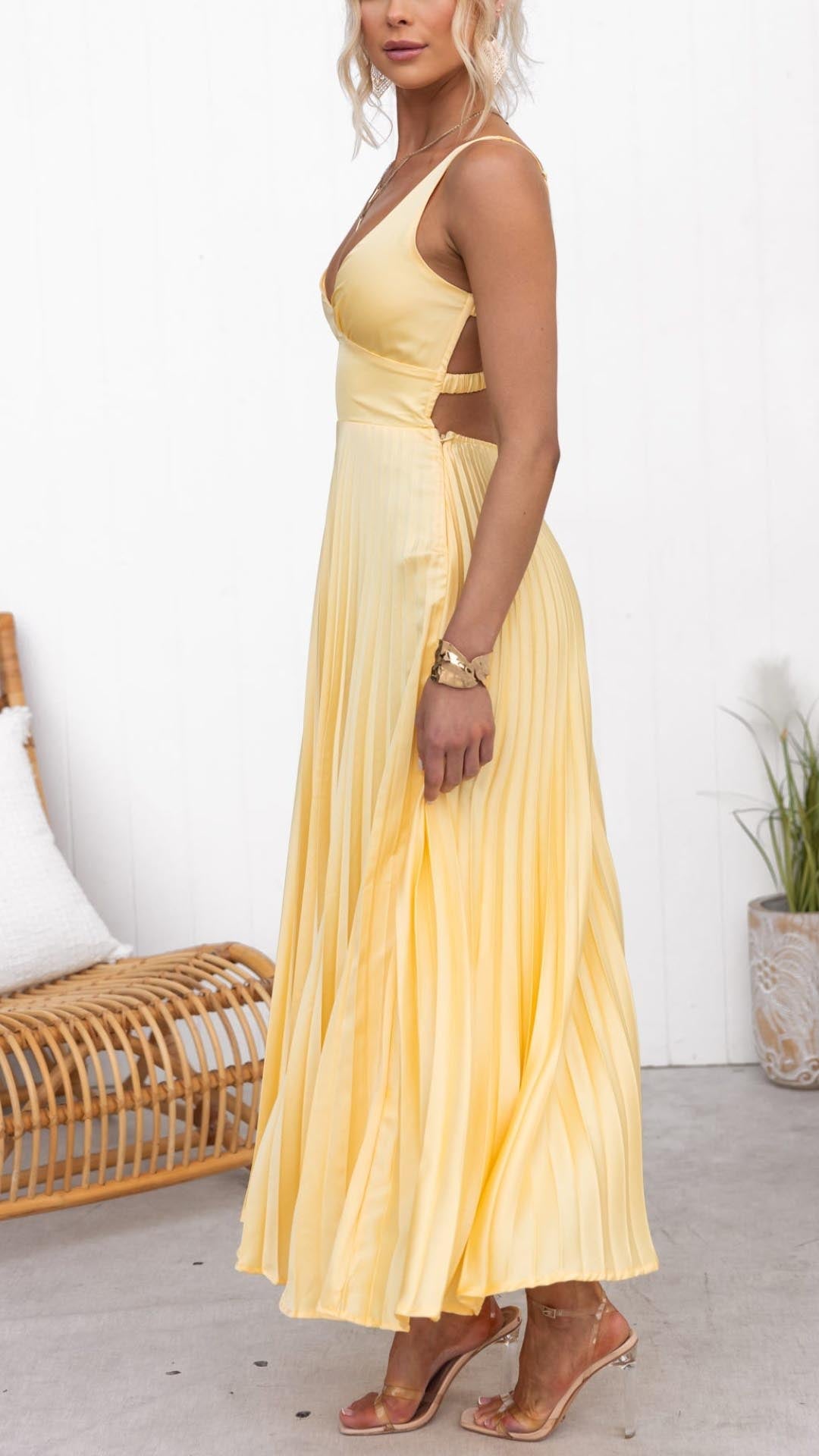 Malka™ | Vestido maxi plisado con cuello en V