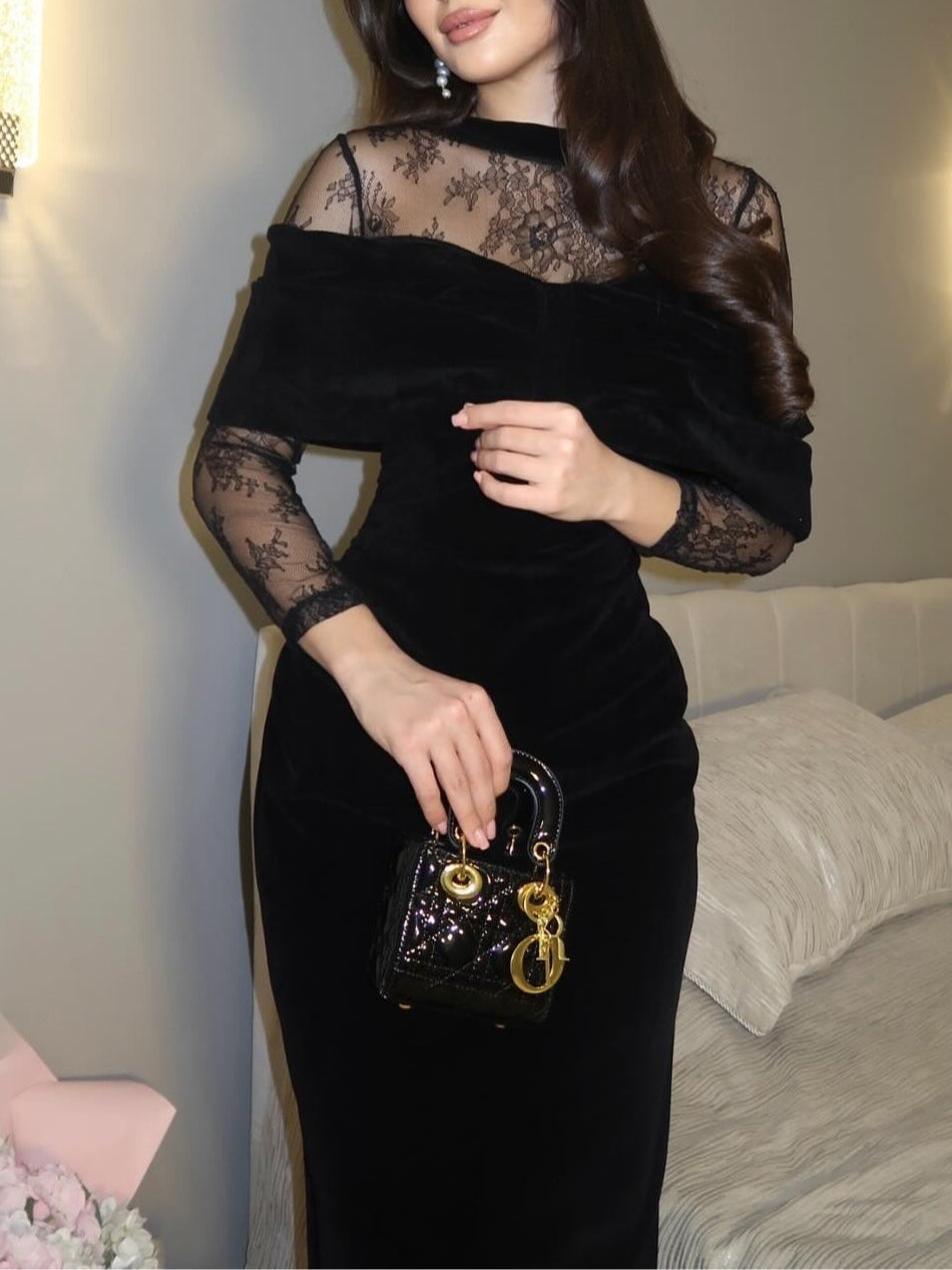 Vestido maxi ajustado de terciopelo negro con encaje